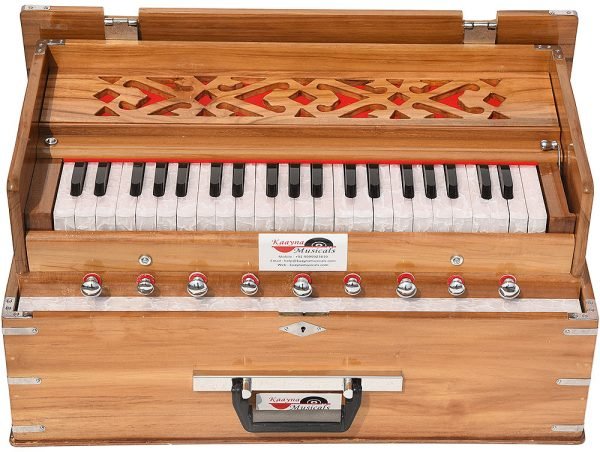 Teak Wood Safri Harmonium- 3½ Octave By Kaayna Musicals-Portable, Traveler, Baja, 9 Stops- 4 Drone, Bass/Male Reeds, Gig Bag, Tuning: 440Hz, For Yoga, Bhajan, Kirtan, Mantra, Vocal - Image 6