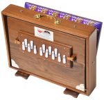 Shruti Box Teak Wood Size (16″ X 12″ X 3″) Inches- 440 Hz, Gig Bag, Natural Color, Key- C To C (Lower Tone), Surpeti, Yoga, Bhajan, Kirtan, Mantra, Drone, Vocal - Image 7