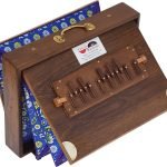 Shruti Box Teak Wood Size (16″ X 12″ X 3″) Inches- 440 Hz, Gig Bag, Natural Color, Key- C To C (Lower Tone), Surpeti, Yoga, Bhajan, Kirtan, Mantra, Drone, Vocal