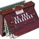 Shruti Box Total Wood- Eco Model- Size (16″ X 12″ X 3″) Inches – 440 Hz, Gig Bag, Cherry Colour Finish– C To C Lower Tone Reeds, Surpeti, Yoga, Bhajan, Kirtan, Mantra, Raga, Drone, Chant, Vocal