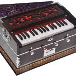 OM Harmonium Mini Magic By Kaayna Musicals, 4 Stop- 2 Main & 2 Drone, 2¾ Octave, Mahogany Colour, Gig Bag , Bass/Male- 440 Hz, Best for Yoga, Bhajan, Kirtan, Shruti, Mantra, Meditation, Chant, Vocal