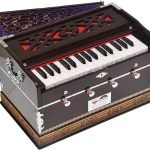 Harmonium Mini Magic By Kaayna Musicals, 4 Stop- 2 Main & 2 Drone, 2¾ Octave, Mahogany Colour, Gig Bag , Bass/Male- 440 Hz, Best for Yoga, Bhajan, Kirtan, Shruti, Mantra, Meditation, Chant, Vocal