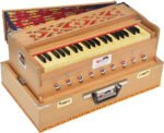 Traveler Harmonium Melamyne Matte Finish By Kaayna Musicals- 9 Stops- 5 Main & 4 Drones, 3½ Octaves, Coupler,  Teak Colour, Carry Bag , Bass/Male- 440 Hz, For Yoga, Bhajan, Kirtan, Shruti, Mantra, Meditation, Chant, Vocal